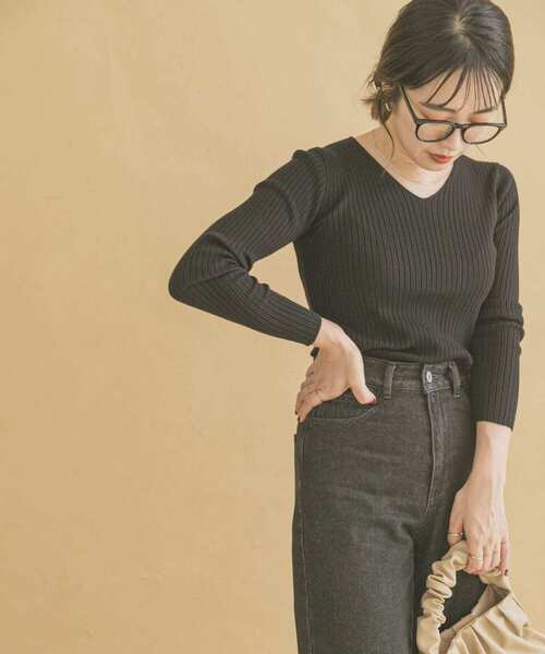 ITEMS URBANRESEARCH(アイテムズ アーバンリサーチ)の「モチモチVネックニット(ニット/セーター・レディース・ブラック/ブラウン/ピンク/アイボリー・FREE)」の3枚目の写真