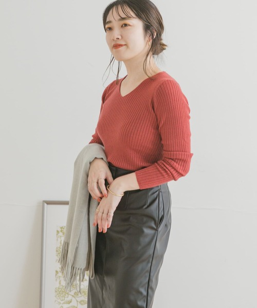 ITEMS URBANRESEARCH(アイテムズ アーバンリサーチ)の「モチモチVネックニット(ニット/セーター・レディース・ブラック/ブラウン/ピンク/アイボリー・FREE)」の16枚目の写真