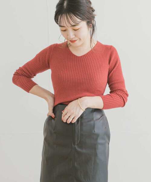 ITEMS URBANRESEARCH(アイテムズ アーバンリサーチ)の「モチモチVネックニット(ニット/セーター・レディース・ブラック/ブラウン/ピンク/アイボリー・FREE)」の11枚目の写真