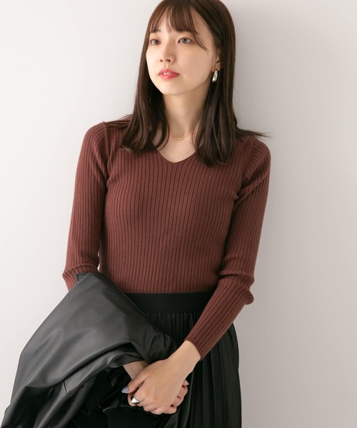 ITEMS URBANRESEARCH(アイテムズ アーバンリサーチ)の「モチモチVネックニット(ニット/セーター・レディース・ブラック/ブラウン/ピンク/アイボリー・FREE)」の21枚目の写真
