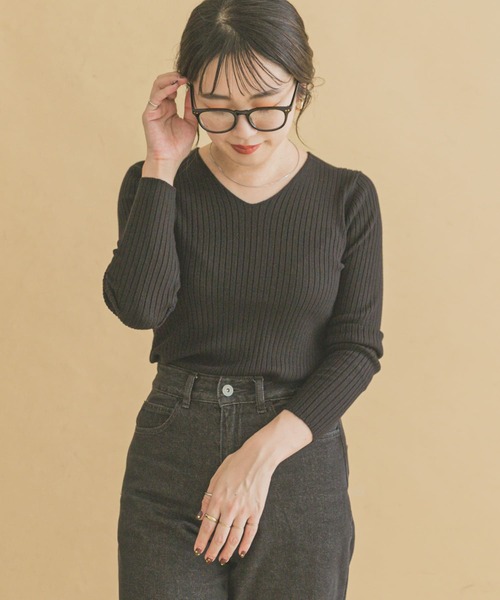 ITEMS URBANRESEARCH(アイテムズ アーバンリサーチ)の「モチモチVネックニット(ニット/セーター・レディース・ブラック/ブラウン/ピンク/アイボリー・FREE)」の22枚目の写真