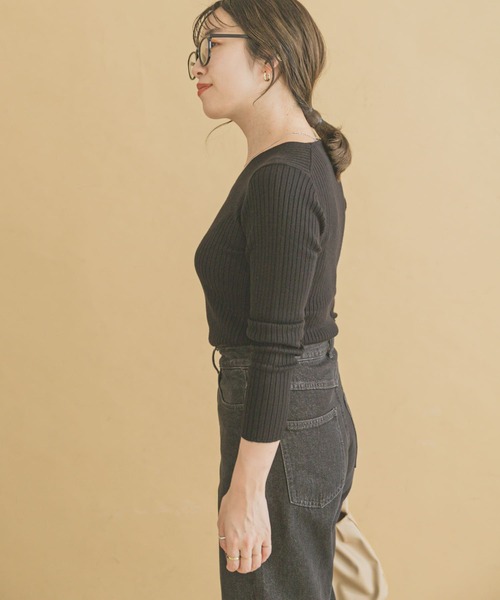 ITEMS URBANRESEARCH(アイテムズ アーバンリサーチ)の「モチモチVネックニット(ニット/セーター・レディース・ブラック/ブラウン/ピンク/アイボリー・FREE)」の15枚目の写真