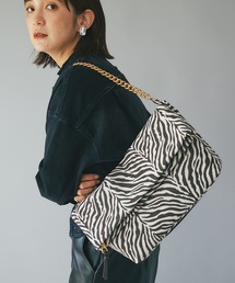 冬のスタイリングのアクセントに/4WAYゼブラジャガードバッグ