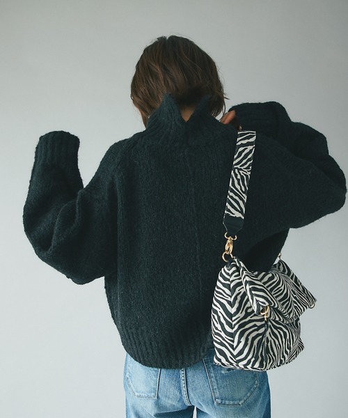 RIVE DROITE(リヴドロワ)の「冬のスタイリングのアクセントに/4WAYゼブラジャガードバッグ(ショルダーバッグ・レディース・ブラック/ブラウン・FREE)」の4枚目の写真