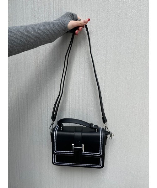 ENVYM（アンビー）の「ステッチスクエアＢａｇ（ショルダーバッグ・レディース・ブラック/アイボリー・FREE）」の3枚目の写真