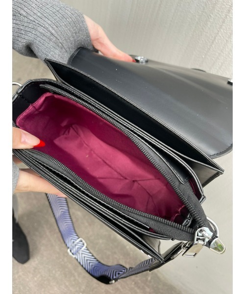 ENVYM（アンビー）の「ステッチスクエアＢａｇ（ショルダーバッグ・レディース・ブラック/アイボリー・FREE）」の4枚目の写真