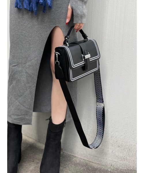 ENVYM（アンビー）の「ステッチスクエアＢａｇ（ショルダーバッグ・レディース・ブラック/アイボリー・FREE）」の6枚目の写真