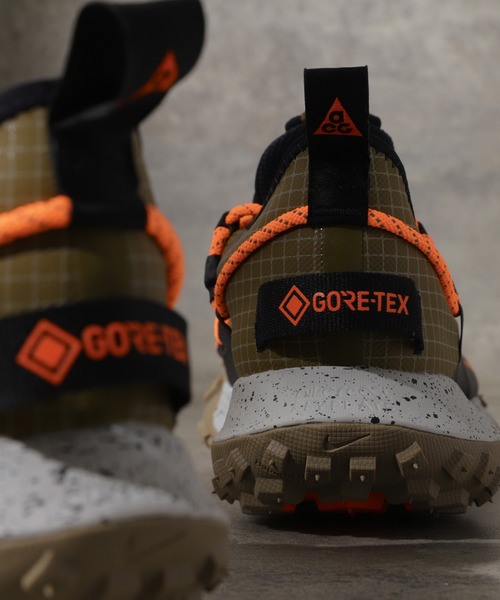 NIKE（ナイキ）の「NIKE ACG MOUNTAIN FLY LOW GTX SE DD2861-200