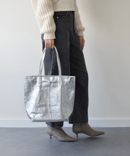 andrea cardone(アンドレアカルドネ)の「【ANDREA CARDONE】メタリックレザートートバッグ(Q36601)(トートバッグ・レディース・シルバー/グレー/ブルー/ブラック/グリーン・ALL)」の16枚目の写真
