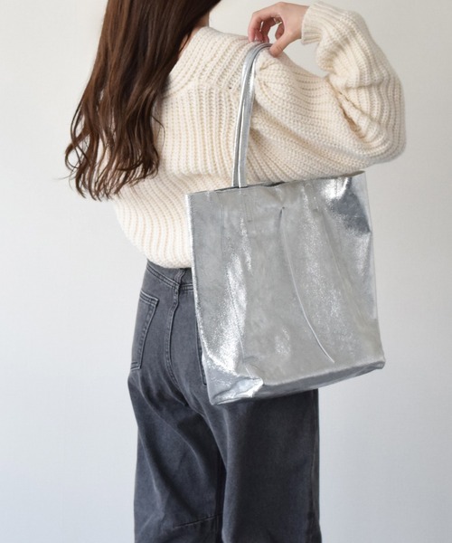 andrea cardone(アンドレアカルドネ)の「【ANDREA CARDONE】メタリックレザートートバッグ(Q36601)(トートバッグ・レディース・シルバー/グレー/ブルー/ブラック/グリーン・ALL)」の13枚目の写真