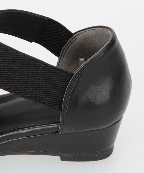 COMME CA ISM(コムサイズム)の「クロスゴム ウェッジ サンダル(サンダル・レディース・オフホワイト/ブラック・23.5cm/24.5cm)」の9枚目の写真