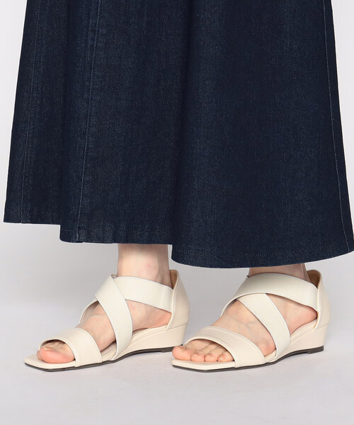 COMME CA ISM(コムサイズム)の「クロスゴム ウェッジ サンダル(サンダル・レディース・オフホワイト/ブラック・23.5cm/24.5cm)」の10枚目の写真