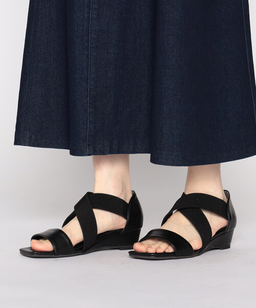 COMME CA ISM(コムサイズム)の「クロスゴム ウェッジ サンダル(サンダル・レディース・オフホワイト/ブラック・23.5cm/24.5cm)」の11枚目の写真