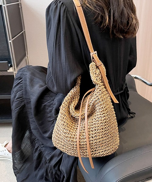 florist（フローリスト）の「【2WAY/軽量】かご編みメッシュ×ポイントレザーのバケツショルダーバッグ/トートバッグ（かごバッグ・レディース・ブラウン/ベージュ・FREE）」の9枚目の写真