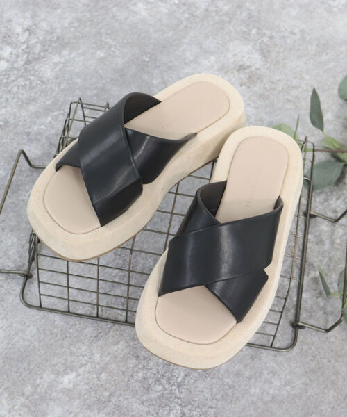 fredy emue（フレディエミュ）の「プラットフォームクロスサンダル（サンダル・レディース・イエロー/ブラック・S/M）」の5枚目の写真