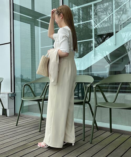 couture brooch(クチュールブローチ)の「◆【新色追加!シンプルインナーでもオシャレ見え。】キャミロンパース(サロペット/オーバーオール・レディース・アイボリー/ブラック/ライトベージュ・38/42/40)」の6枚目の写真