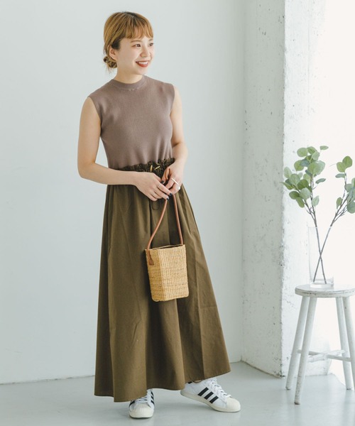 ITEMS URBANRESEARCH（アイテムズ アーバンリサーチ）の「リブニットシャーリングワンピース（ワンピース・レディース・ブラック/ブラウン/ベージュ・FREE）」の7枚目の写真