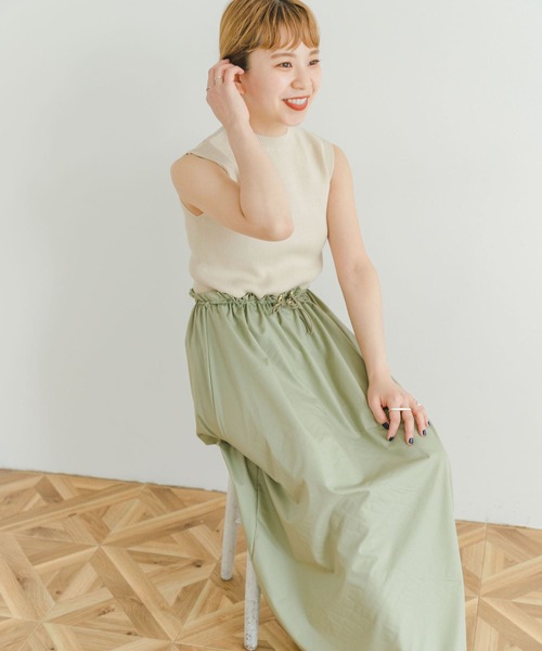 ITEMS URBANRESEARCH（アイテムズ アーバンリサーチ）の「リブニットシャーリングワンピース（ワンピース・レディース・ブラック/ブラウン/ベージュ・FREE）」の9枚目の写真