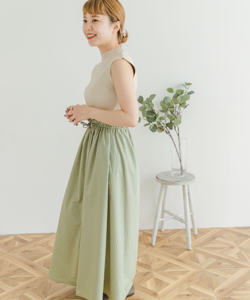 ITEMS URBANRESEARCH（アイテムズ アーバンリサーチ）の「リブニットシャーリングワンピース（ワンピース・レディース・ブラック/ブラウン/ベージュ・FREE）」の10枚目の写真