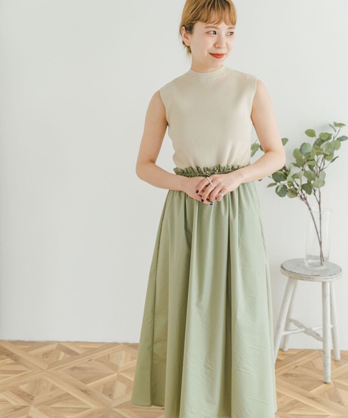 ITEMS URBANRESEARCH（アイテムズ アーバンリサーチ）の「リブニットシャーリングワンピース（ワンピース・レディース・ブラック/ブラウン/ベージュ・FREE）」の11枚目の写真