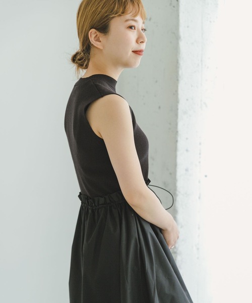 ITEMS URBANRESEARCH（アイテムズ アーバンリサーチ）の「リブニットシャーリングワンピース（ワンピース・レディース・ブラック/ブラウン/ベージュ・FREE）」の15枚目の写真