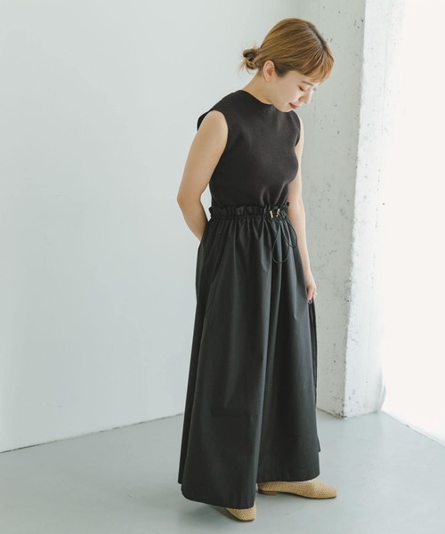 ITEMS URBANRESEARCH（アイテムズ アーバンリサーチ）の「リブニットシャーリングワンピース（ワンピース・レディース・ブラック/ブラウン/ベージュ・FREE）」の16枚目の写真