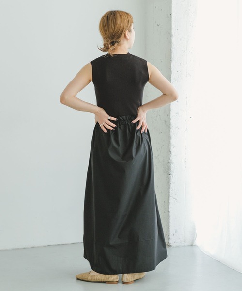 ITEMS URBANRESEARCH（アイテムズ アーバンリサーチ）の「リブニットシャーリングワンピース（ワンピース・レディース・ブラック/ブラウン/ベージュ・FREE）」の18枚目の写真