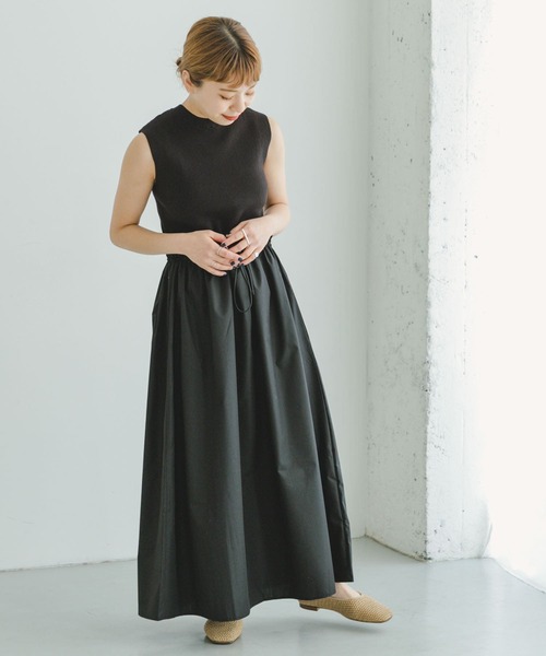 ITEMS URBANRESEARCH（アイテムズ アーバンリサーチ）の「リブニットシャーリングワンピース（ワンピース・レディース・ブラック/ブラウン/ベージュ・FREE）」の19枚目の写真