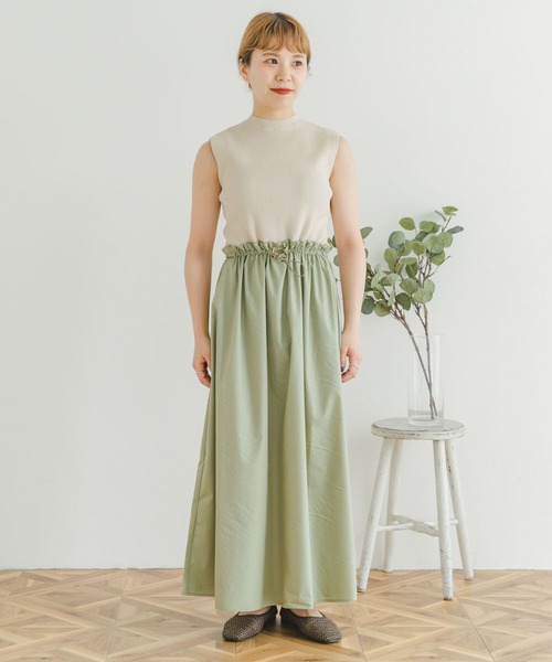 ITEMS URBANRESEARCH（アイテムズ アーバンリサーチ）の「リブニットシャーリングワンピース（ワンピース・レディース・ブラック/ブラウン/ベージュ・FREE）」の20枚目の写真