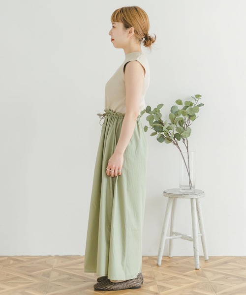 ITEMS URBANRESEARCH（アイテムズ アーバンリサーチ）の「リブニットシャーリングワンピース（ワンピース・レディース・ブラック/ブラウン/ベージュ・FREE）」の21枚目の写真