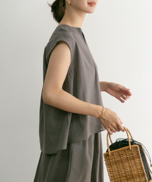 URBAN RESEARCH DOORS（アーバンリサーチドアーズ）の「『セットアップ対応』『UR TECH 高機能リネン』フレンチスリーブブラウス（シャツ/ブラウス・レディース・ネイビー/グリーン/グレー・MEDIUM）」の12枚目の写真