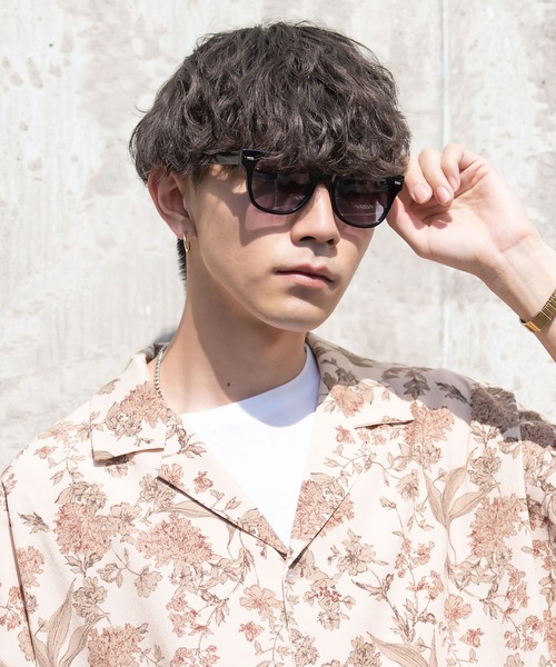 SILVER BULLET（シルバーバレット）の「『SILVER BULLET SELECT AC/シルバーバレットセレクト』紫外線でレンズの色濃度が変わる調光レンズ UVカット サングラス（サングラス・メンズ・A/H/J/O/Q/C/D/E/F/S/B/G/I/P/R/K/L/M/N・FREE）」の2枚目の写真