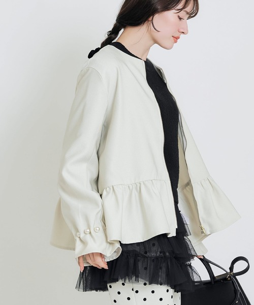 PICCIN PERLA（ピッチンペルラ）の「袖パールペプラムジップデニムブルゾン（ブルゾン・レディース・ダークブルー/アイボリー・M）」の18枚目の写真