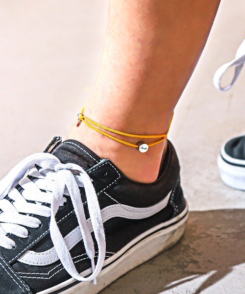 LUXSTYLE(ラグスタイル)の「ロゴラウンドモチーフアンクレット(アンクレット・メンズ・ネイビー/イエロー/ブラック/レッド/ブラウン/グリーン/グレー/グリーン系その他/オレンジ系その他・FREE)」の7枚目の写真