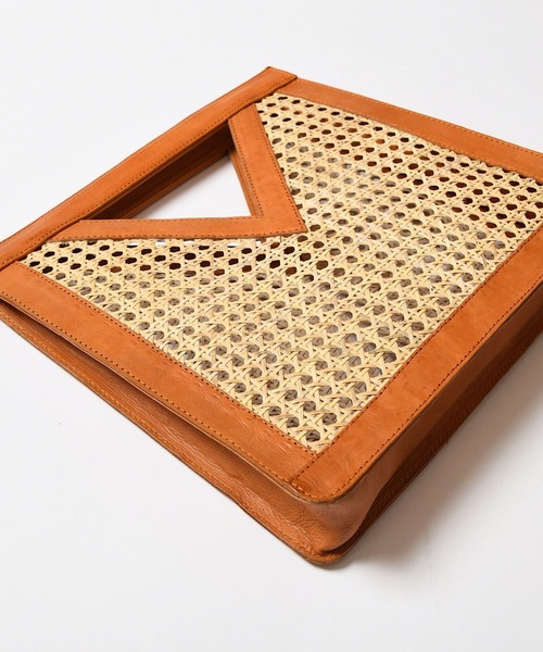 Le Jardin(ルジャルダン)の「【Le Jardin】Vカット ラタン ハンドバッグ(かごバッグ・レディース・ブラック/ブラウン・FREE)」の4枚目の写真