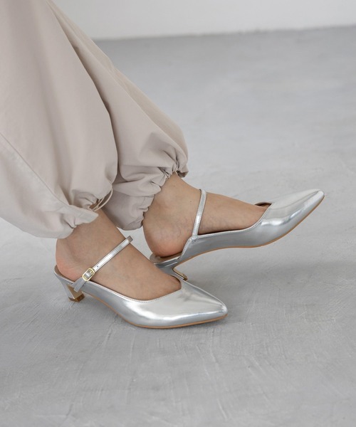 LEPSIM(レプシィム)の「ポインテッドストラップミュール 967375(その他シューズ・レディース・ブラック/シルバー・LARGE/MEDIUM)」の2枚目の写真