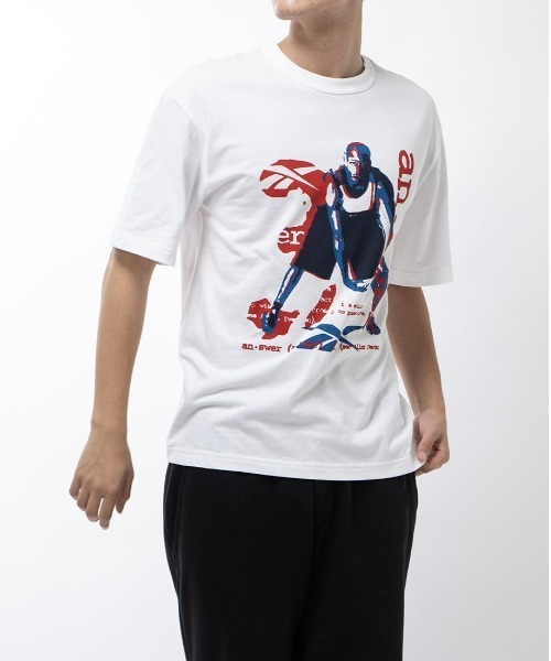 Reebok（リーボック）の「バスケットボール アイバーソン グラフィック Tシャツ / BB IVERSON GRAPHIC TEE（Tシャツ/カットソー・メンズ・ブラック/ホワイト・MEDIUM/X-SMALL/LARGE/X-LARGE/SMALL/XX-LARGE）」の2枚目の写真