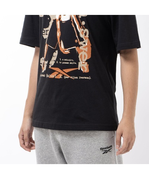 Reebok（リーボック）の「バスケットボール アイバーソン グラフィック Tシャツ / BB IVERSON GRAPHIC TEE（Tシャツ/カットソー・メンズ・ブラック/ホワイト・MEDIUM/X-SMALL/LARGE/X-LARGE/SMALL/XX-LARGE）」の8枚目の写真