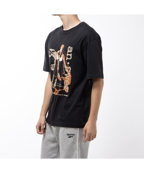 Reebok（リーボック）の「バスケットボール アイバーソン グラフィック Tシャツ / BB IVERSON GRAPHIC TEE（Tシャツ/カットソー・メンズ・ブラック/ホワイト・MEDIUM/X-SMALL/LARGE/X-LARGE/SMALL/XX-LARGE）」の6枚目の写真