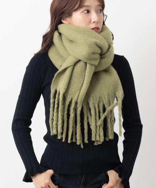 emonique（エモニーク）の「ボリューム フリンジ大判マフラー ストール プレーン ふわふわざっくり（マフラー・レディース・ブラウン/ライトブルー/スカイブルー/ホワイト/ブルー/ベージュ/モスグリーン/キャメル/ピンク/ブラック・FREE）」の5枚目の写真