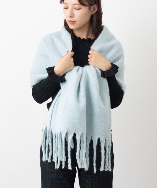 emonique（エモニーク）の「ボリューム フリンジ大判マフラー ストール プレーン ふわふわざっくり（マフラー・レディース・ブラウン/ライトブルー/スカイブルー/ホワイト/ブルー/ベージュ/モスグリーン/キャメル/ピンク/ブラック・FREE）」の7枚目の写真