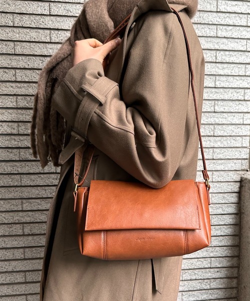 Legato Largo(レガートラルゴ)の「Legato Largo / リバイバルフェイクレザートート / LG-E1581(トートバッグ・レディース・アイボリー/ブラック/ブラウン/ベージュ・ONESIZE)」の4枚目の写真