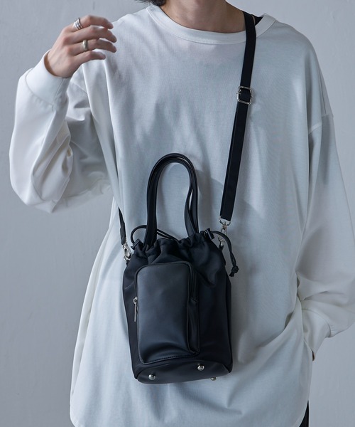 Lui's（ルイス）の「シンセティックレザーナイロンコンビ2way巾着ショルダーバッグ（ショルダーバッグ・メンズ・ブラック・FREE）」の3枚目の写真