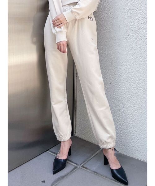 GYDA(ジェイダ)の「GYDA×NEWERA スウェット パンツ(スウェットパンツ・レディース・アイボリー/ブラック・FREE)」の1枚目の写真