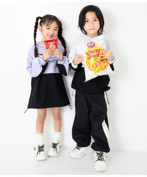 ANAP kids（アナップキッズ）の「配色切替裾ドロスト裏毛スウェットパーカー（パーカー・キッズ・ライトグレー/ホワイト/ラベンダー・120cm/130cm/110cm）」の5枚目の写真