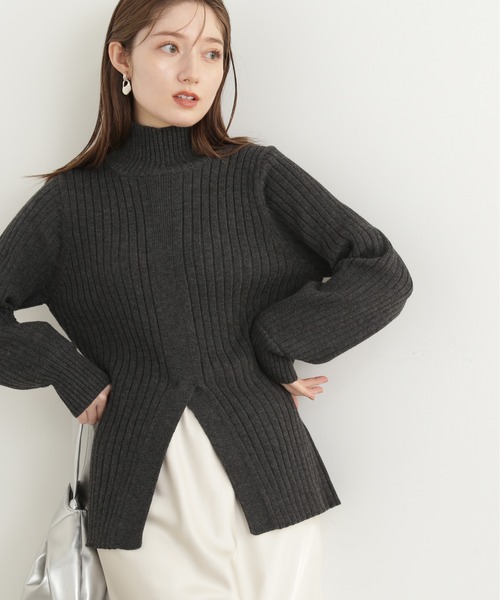 N.(N. Natural Beauty Basic)(エヌエヌナチュラルビューティーベーシック)の「◆フロントヘムスリットニット(ニット/セーター・レディース・アイボリー/チャコール/ブルー・MEDIUM)」の2枚目の写真