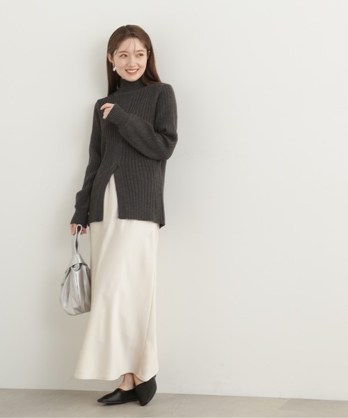 N.(N. Natural Beauty Basic)(エヌエヌナチュラルビューティーベーシック)の「◆フロントヘムスリットニット(ニット/セーター・レディース・アイボリー/チャコール/ブルー・MEDIUM)」の19枚目の写真