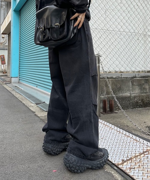 Never mind the XU / Chikashitsu+（ネバーマインド ザ エックスユー / チカシツプラス）の「【nmtc+】parachute denim pants / 【エヌエムティーシープラス】パラシュートデニムパンツ（デニムパンツ・メンズ・ブルー/ブラック・L/M）」の11枚目の写真