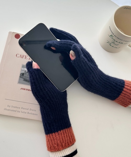 MYMOOD.(マイムード)の「【スマホ対応】リブニットホールタッチ バイカラーグローブ 手袋(手袋・レディース・ブルー/アイボリー/グレー/レッド/ネイビー・FREE)」の3枚目の写真
