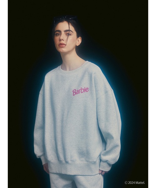 PAMEO POSE(パメオポーズ)の「【Barbie】90’s Barbie(TM) Sweat Top(スウェット・レディース・グレー・FREE)」の5枚目の写真